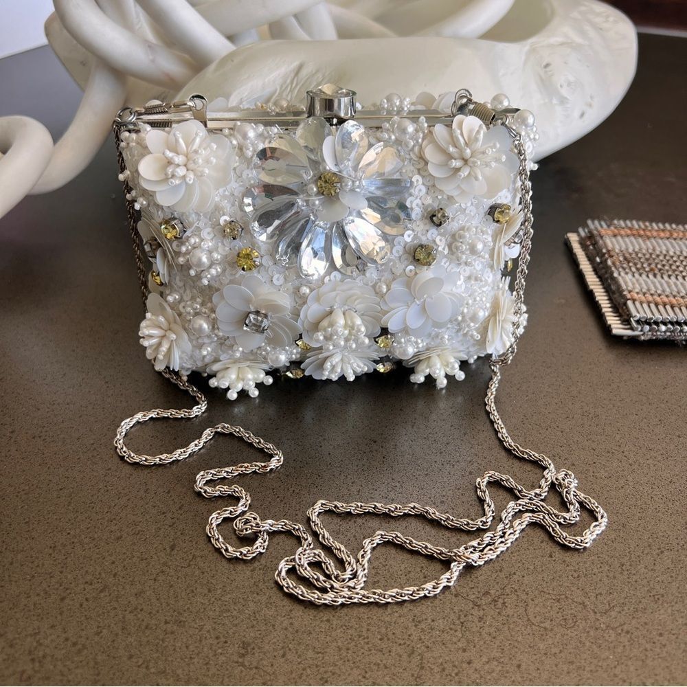 CETTA Y2K White Floral Sequins Embellished Evening Clutch